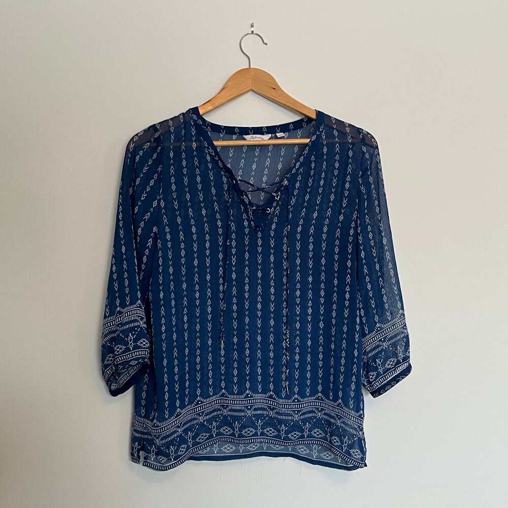 Reitman's. Sheer Blue Pattern Top. Size Petite M. Womens.